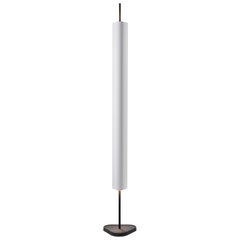 Lámpara de pie Emi de aluminio y PMMA en blanco roto de Erwan Bouroullec, 2023
