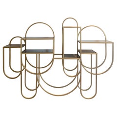 Etagère à livres 'Apollo' en laiton brossé au design Contemporary par Lara Bohinc