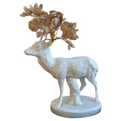Figurine de cerf en porcelaine émaillée blanche allemande