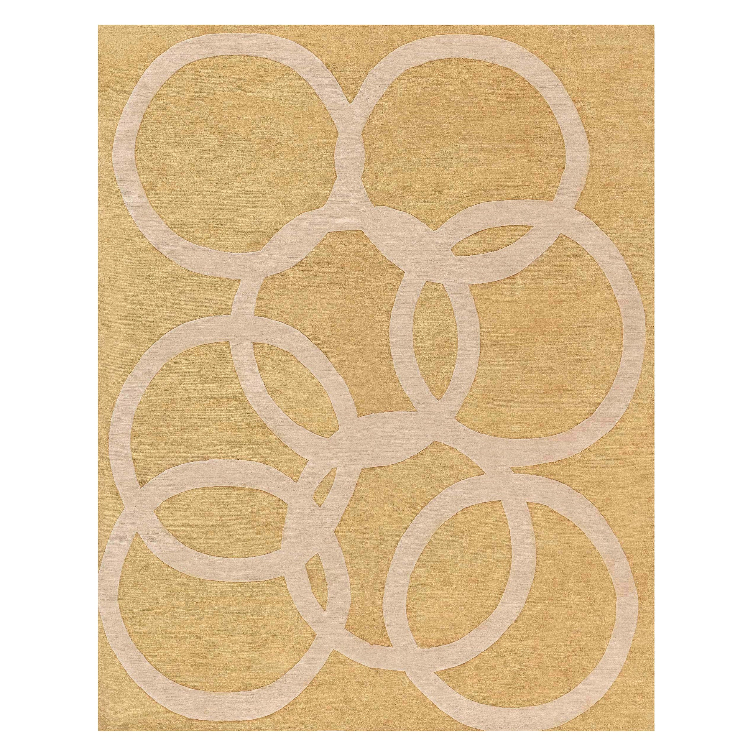 Moderner Art-Déco-Teppich mit Kreisen in Beige und Gold von Doris Leslie Blau