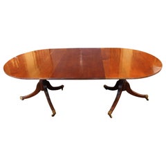 c. 1930 Mesa de comedor inglesa de estilo georgiano y doble pedestal