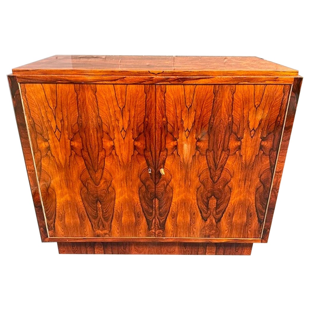 Meuble à 2 portes en noyer noir de style Art Déco français