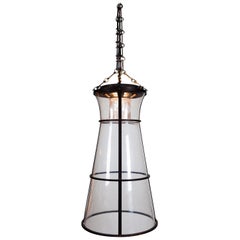 Pendentif contemporain en polycarbonate en forme de cône de phare