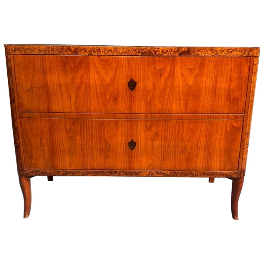 Handsome 19th Century German Walnut and Elmwood Biedermeier Commode For Sale