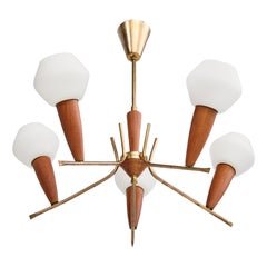 Lampadario di design svedese, ottone, teak, vetro, Svezia, anni '50