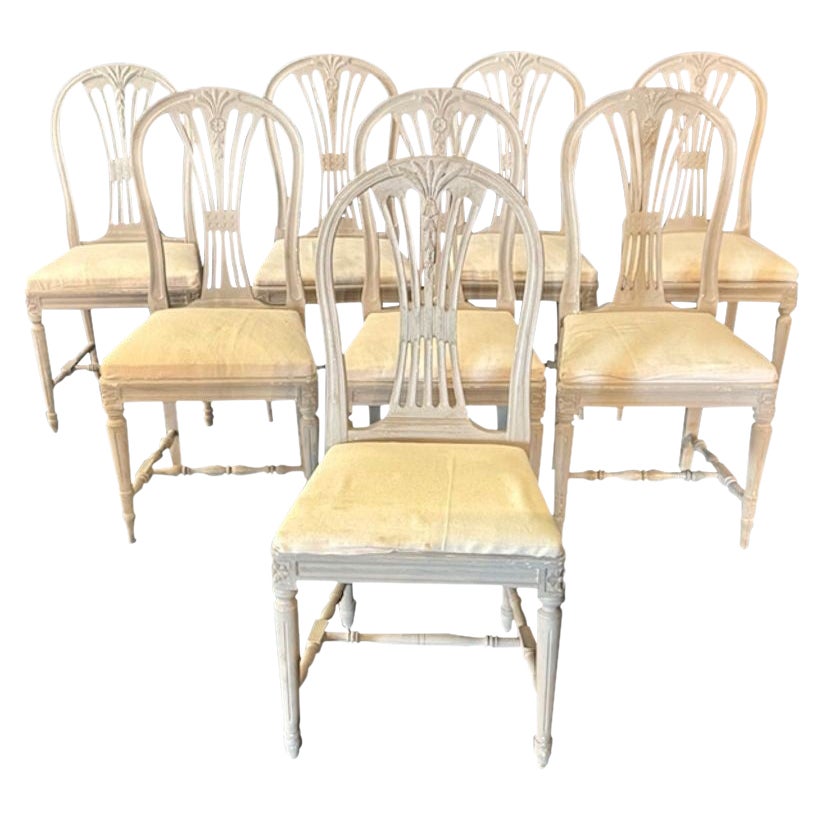 Ensemble de 8 chaises de salle à manger de style suédois gustavien du milieu du siècle dernier
