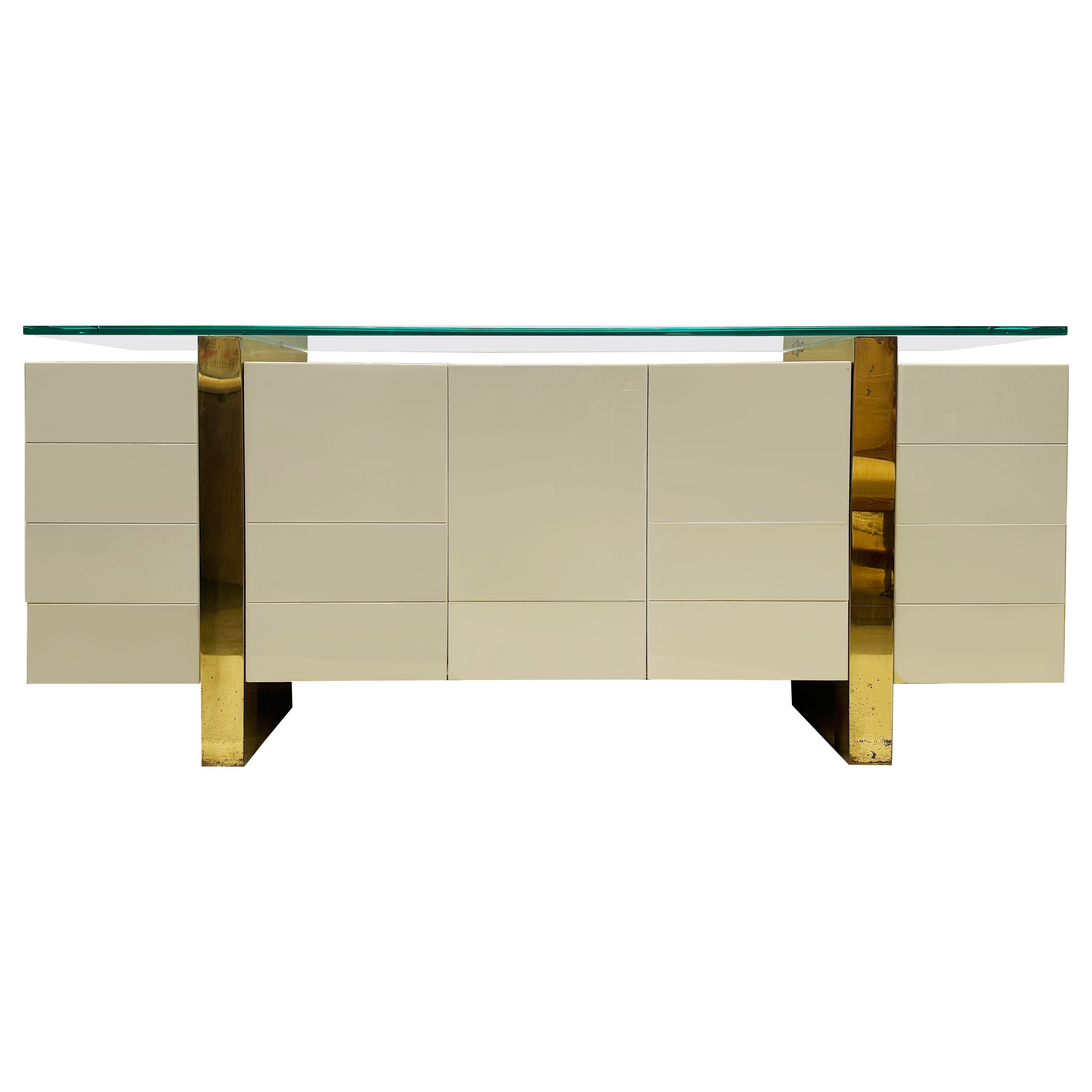 Modernes Kredenzmöbel aus der Mitte des Jahrhunderts, Messing und Glas, inspiriert von Cardin