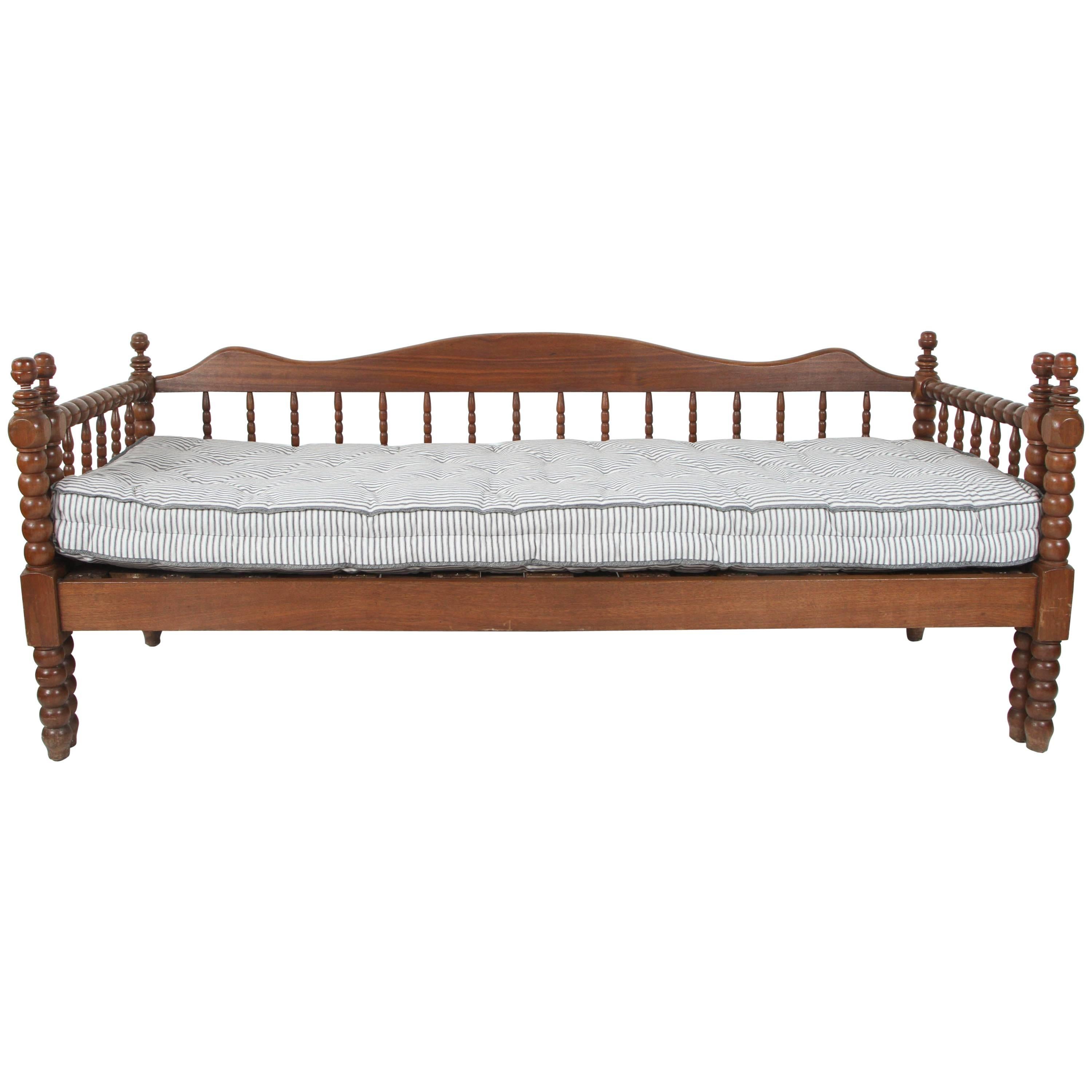 Vintage American Spindle Daybed with Pull-Out Trundle