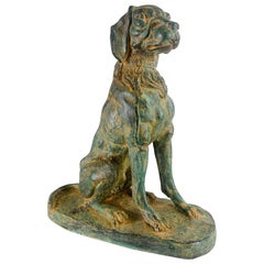 Sculpture en bronze du milieu du siècle représentant un chien de chasse