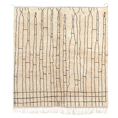 Tapis marocain en laine nouée à la main Beni Mrirt 11'x13' avec un design linéaire minimaliste