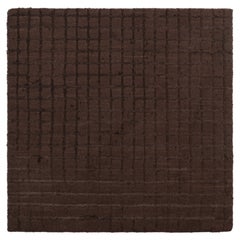 Échantillon de tapis texturé sur mesure de Rug & Kilim, tons de Brown dans un motif géométrique atténué