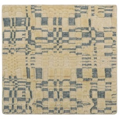 Rug & Kilim's Modern Custom Rug Sample, cremeweißes und blaues geometrisches Muster