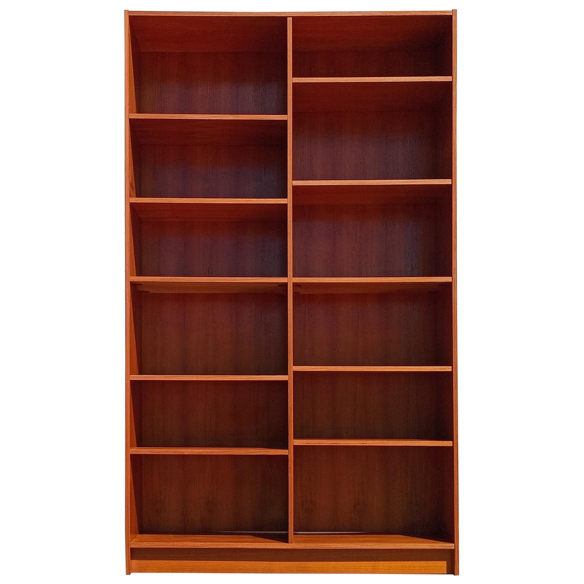 Librería doble de teca estilo danés moderno de mediados de siglo Poul Hundevad