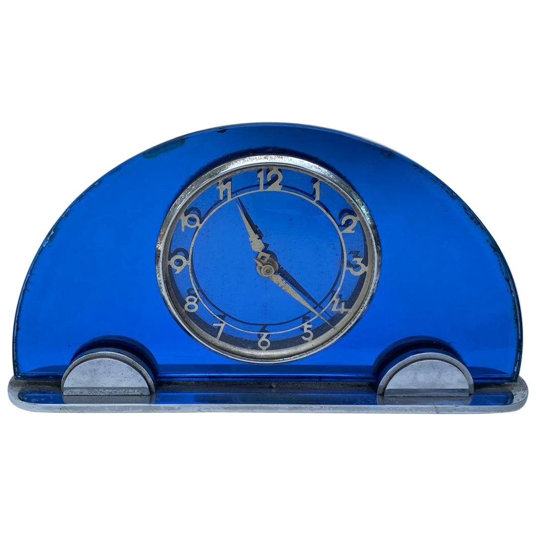 Pendule de cheminée Art déco en miroir bleu et chrome, par Smiths, vers 1930