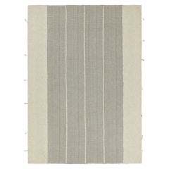 Rug & Kilim's Contemporary Kilim with Textural Gray and Cream Stripes (Kilim contemporain avec des rayures texturées grises et crèmes)
