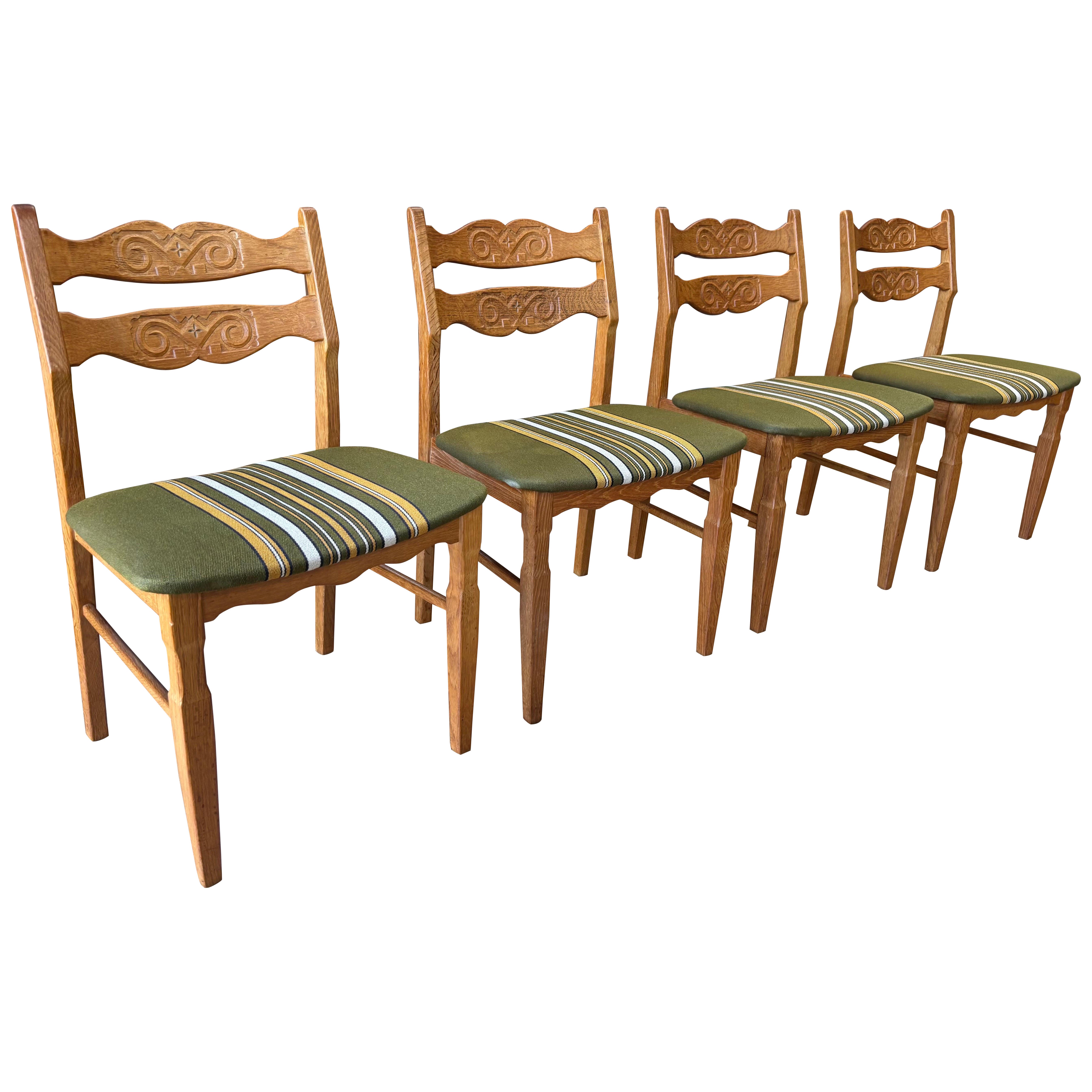 Set di quattro sedie da pranzo moderne danesi Henning Kjærnulf Oak