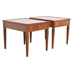 Baker Furniture Mesas de Té de Cerezo Tallado Luis XVI de la Regencia Francesa, Reacabadas