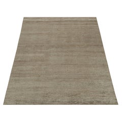 Rug & Kilim's Solid Gray Rug in Tone-on-tone Hand-Knotted Silk Striae (Tapis gris uni à rayures de soie ton sur ton)