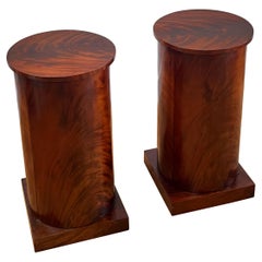 Pareja de columnas con pedestal de caoba de principios del siglo XX