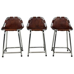 Tabouret de bar en cuir 3x pour la station de ski Les Arcs, sélectionné par Charlotte Perriand