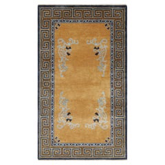Rug & Kilims chinesischer Läufer im Art-Déco-Stil in Gold mit floralen Mustern
