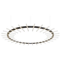 Lampada a sospensione Komorebi grande rotonda in alluminio anodizzato nero di JSPR