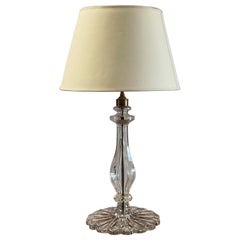 Una grande lampada in vetro della metà del XX secolo