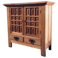 Mobile alto in Oak Oak intagliato dal design brutalista spagnolo degli anni '60