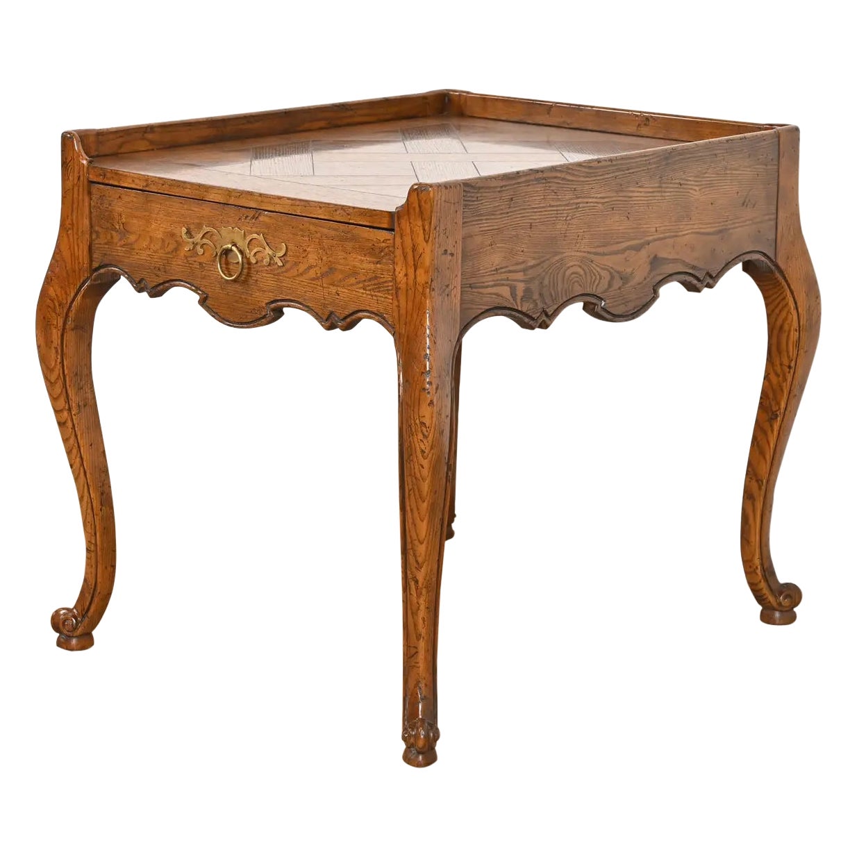 Baker Furniture Französischer Provence Louis XV.-Teetisch aus geschnitzter Eiche und Wurzelholz