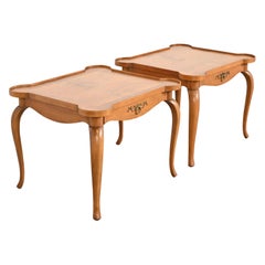 Baker Furniture Mesas de Té Provinciales Francesas Luis XV de Cerezo y Madera de Burl
