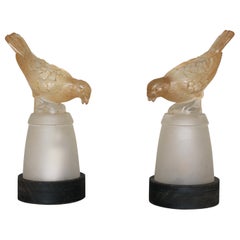 Ein Paar feiner französischer Art Deco Vogel-Nachtlichter aus geformtem Glas von Verlys