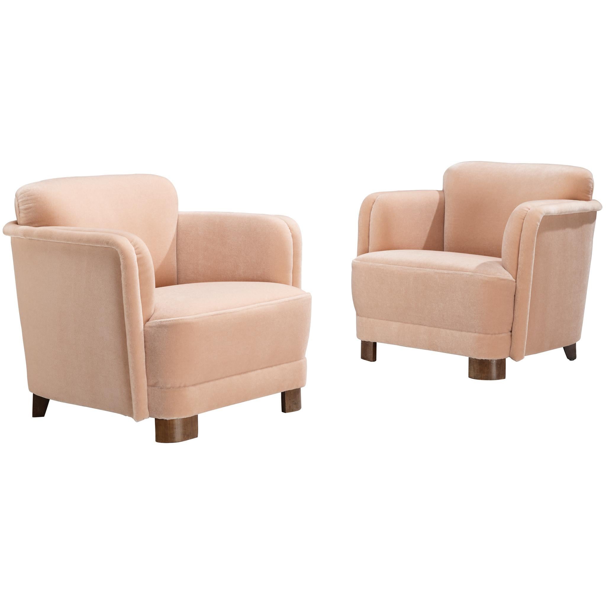 Paire de fauteuils club Art Déco en mohair rose poudre