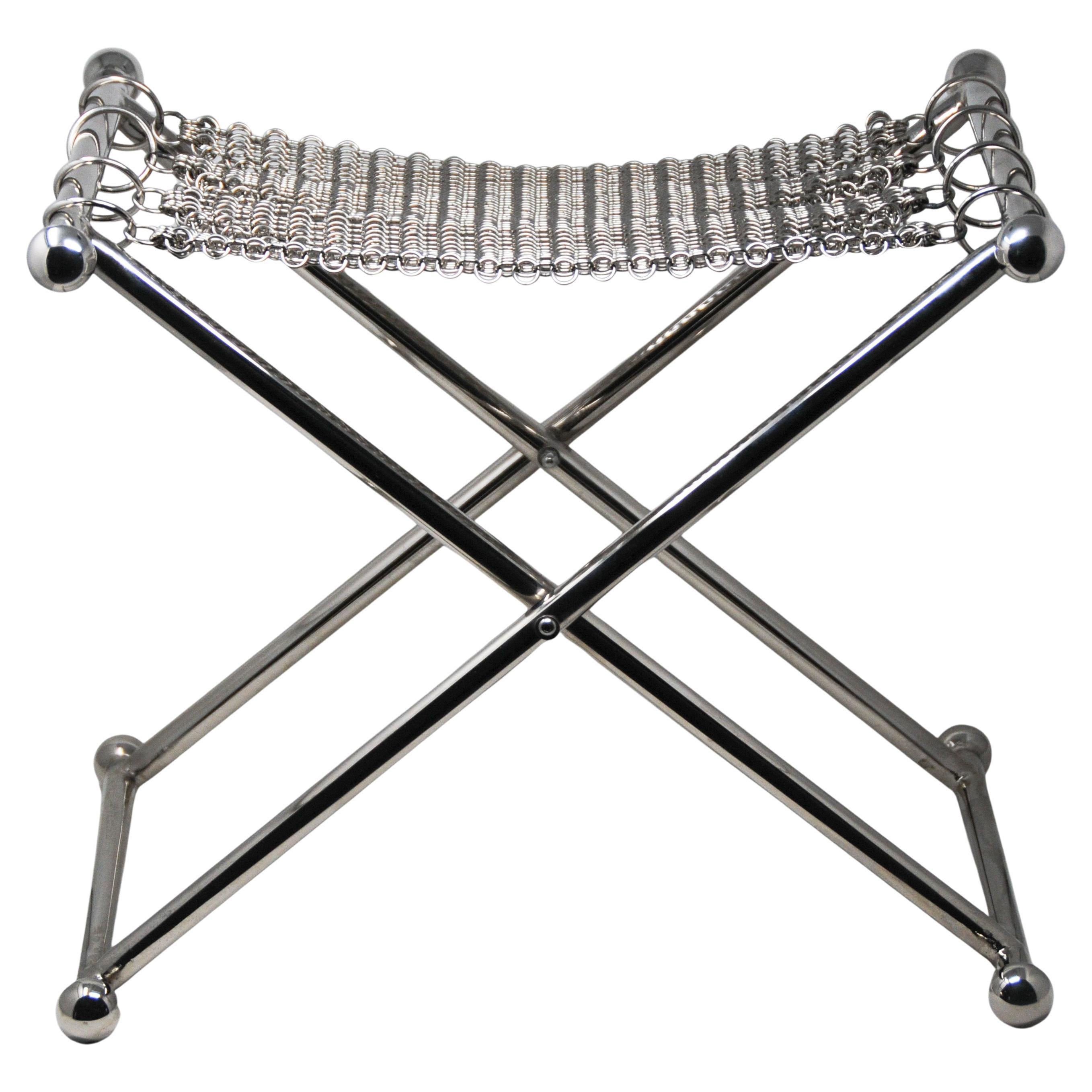 Taburete Escultural Camping Chainmail, Acabado Acero Niquelado, Malla Enlazada a Mano