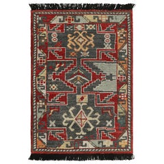 Rug & Kilim's Caucasian Custom Rug Sample with Red, Charcoal Geometric Patterns (échantillon de tapis caucasien sur mesure avec motifs géométriques rouges et anthracite)
