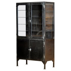cabinet médical poli, années 1970