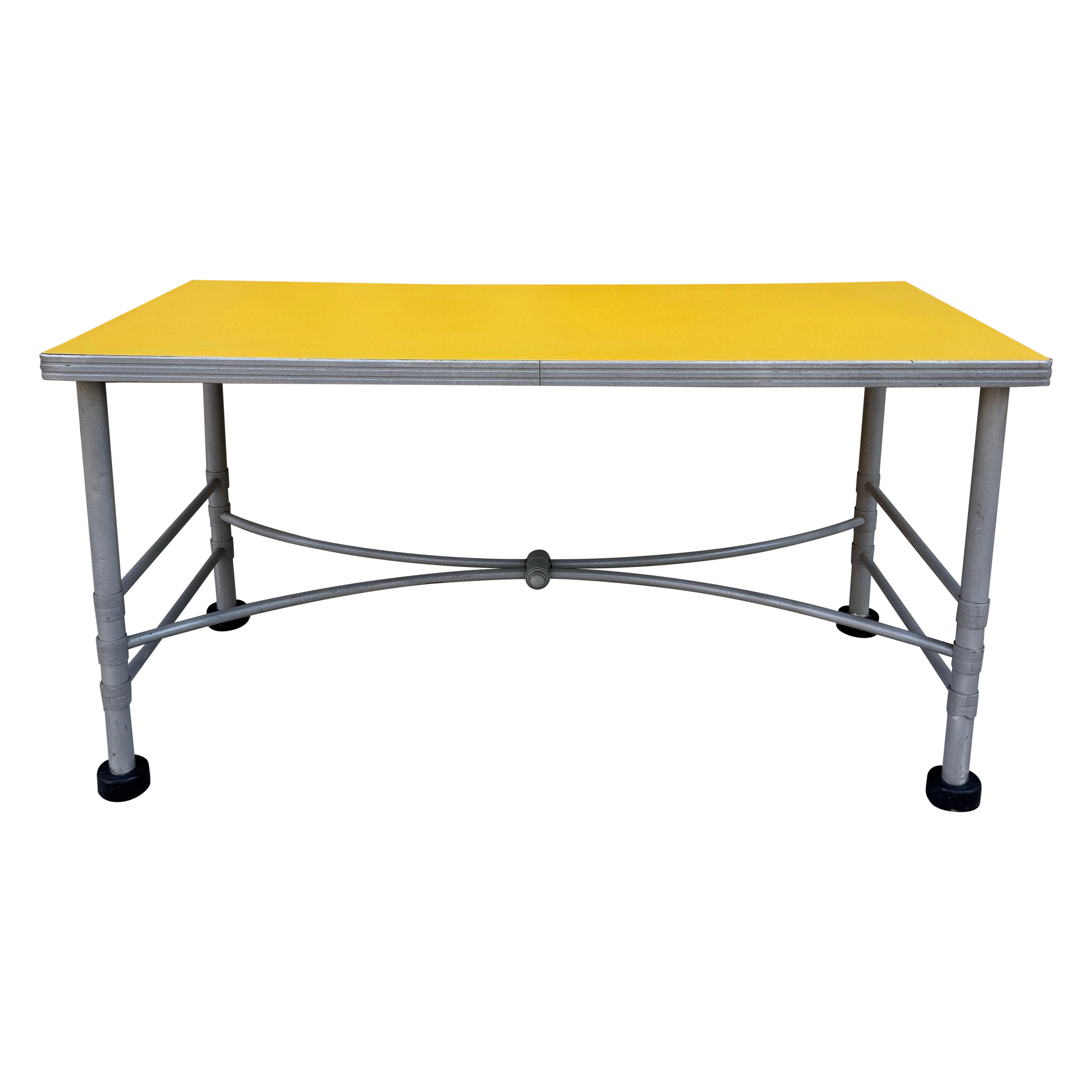 Mesa baja Warren McArthur amarilla de 1930