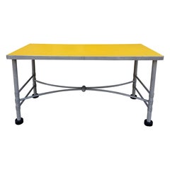 Mesa baja Warren McArthur amarilla de 1930