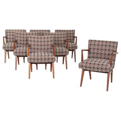 1960s Set of Seven Jens Risom Design Model C-108 Dining Arm Chairs in Walnut (Jeu de sept chaises à accoudoir de salle à manger en noyer)