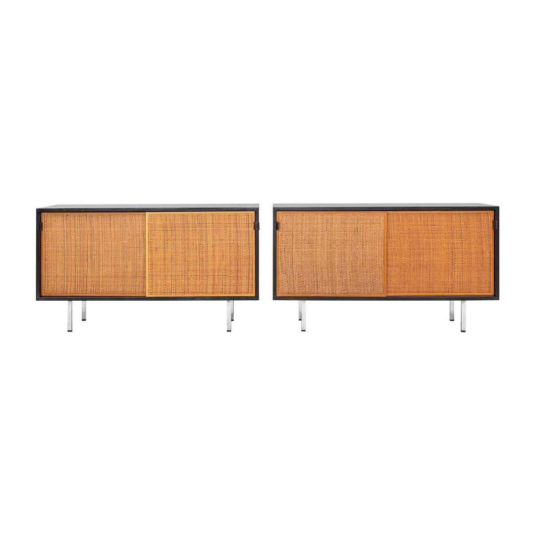 Crédences Florence Knoll de 1963 avec portes coulissantes et poignées en cuir