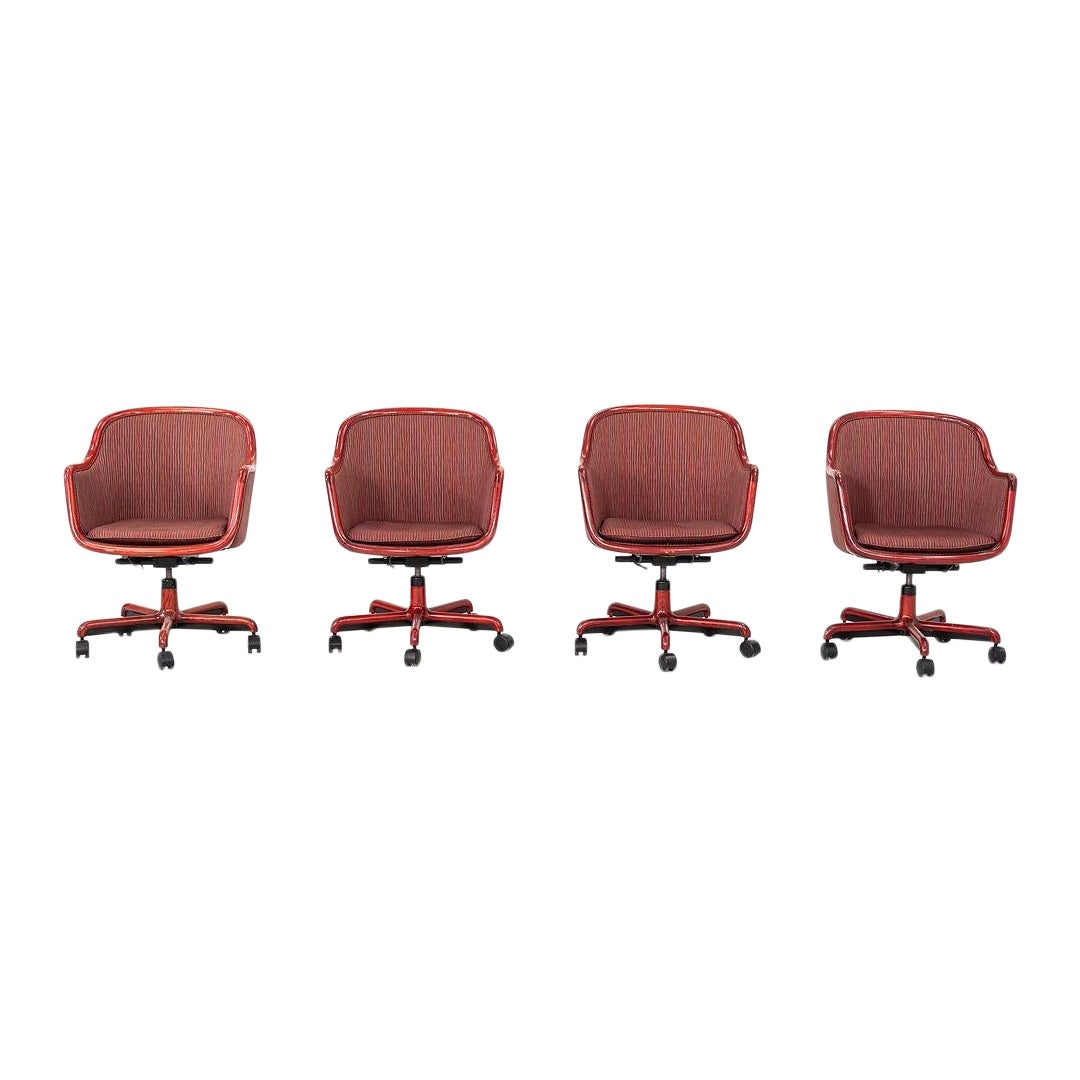 1986 Ward Bennett para Brickel Associates Silla de oficina ejecutiva en tejido rojo