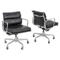 1992 Herman Miller Silla de escritorio Eames Soft Pad Management de cuero negro