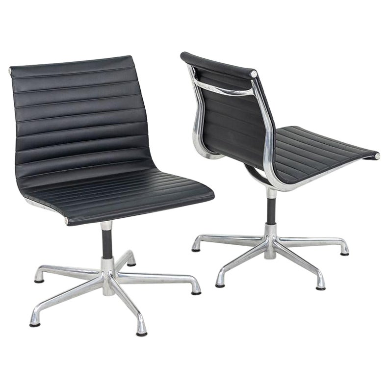 2004 Chaises d'appoint / de bureau en aluminium Aerman Miller avec piétements en bois de cerf
