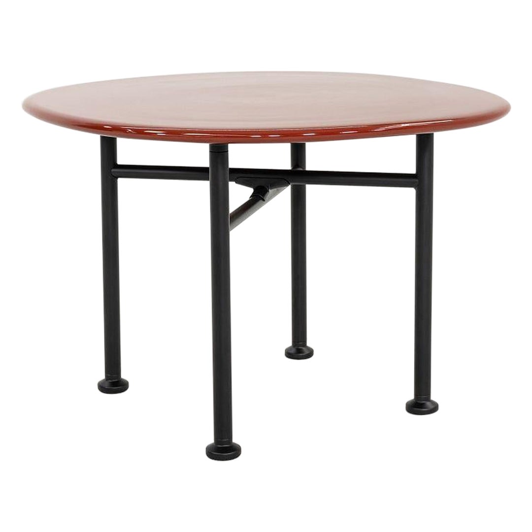 Table basse Carmel 2024 OEO Studio pour GUBI avec plateau rouge rocheux 23 po