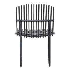 2022 Richard Schultz para CondeHouse Silla de listones de madera ebonizada y aluminio