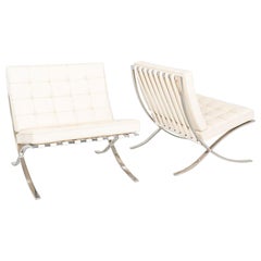 Paar Mies van der Rohe für Knoll Barcelona-Loungesessel mit Rahmen, 1970er Jahre