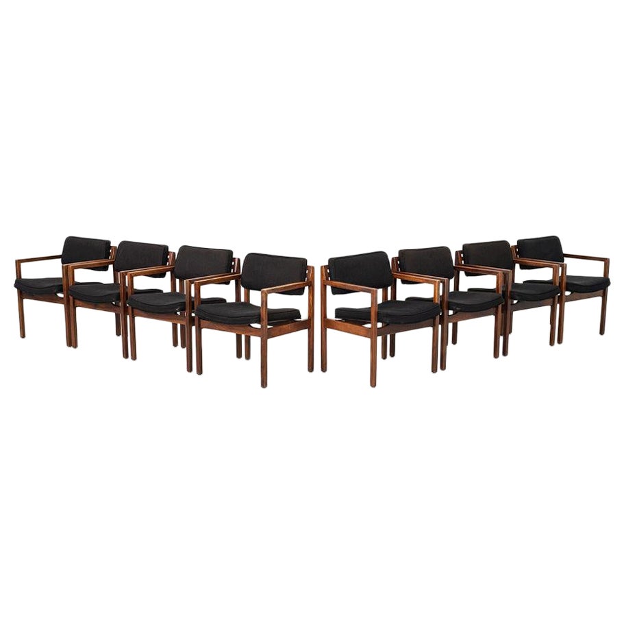 1970 Ensemble de huit chaises à accoudoirs de salle à manger attribuées à Jens Risom en noyer