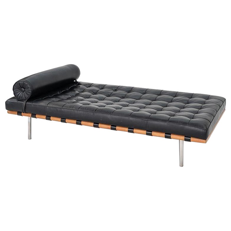Lilly Reich Sofas