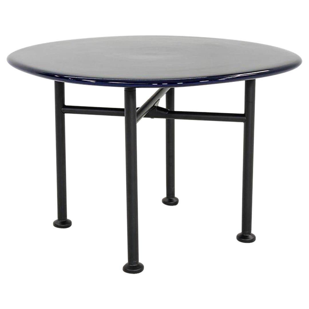 Table basse Carmel 2024 OEO Studio pour GUBI avec plateau bleu Pacifique 23 po.