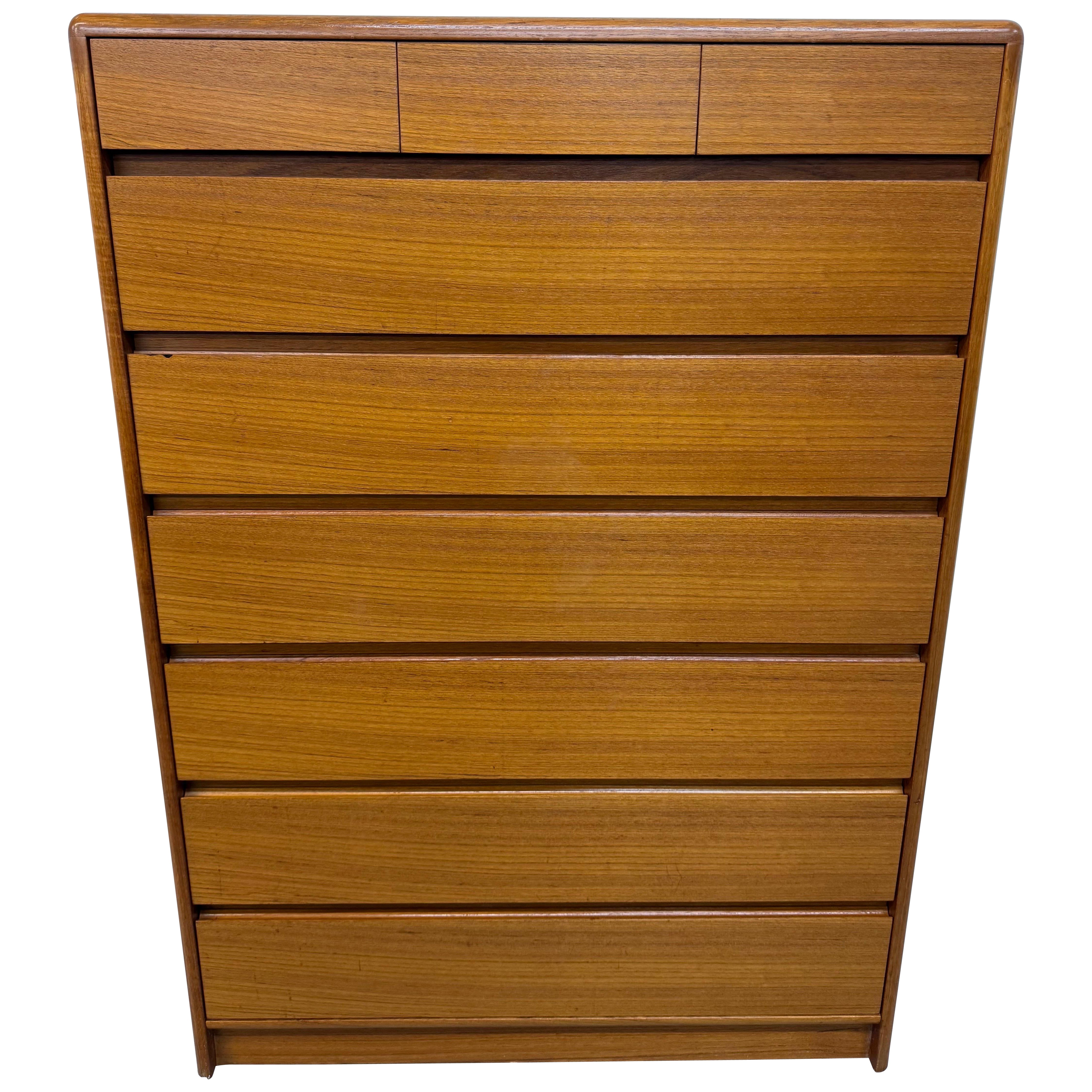 Cassettone danese moderno a 9 cassetti in teak vintage