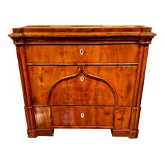 Deutsche Biedermeier Kommode aus Nussbaum des 19.